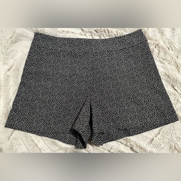 Margaret M Pants - Margaret M Slimming Pant Monochrome Patterned High Waist Shorts